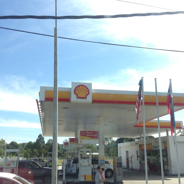 Photo taken at Shell by T on 8/8/2013