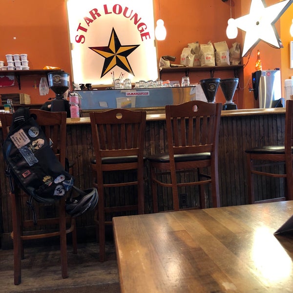5/22/2018 tarihinde Jace C.ziyaretçi tarafından Dark Matter Coffee (Star Lounge Coffee Bar)'de çekilen fotoğraf
