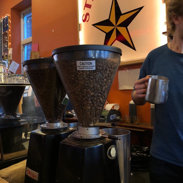 Foto tirada no(a) Dark Matter Coffee (Star Lounge Coffee Bar) por Jace C. em 3/8/2018
