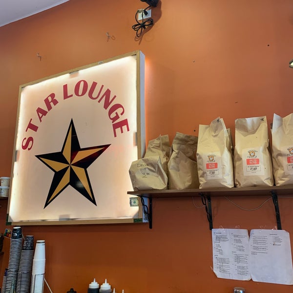 Foto tirada no(a) Dark Matter Coffee (Star Lounge Coffee Bar) por Jace C. em 11/26/2018