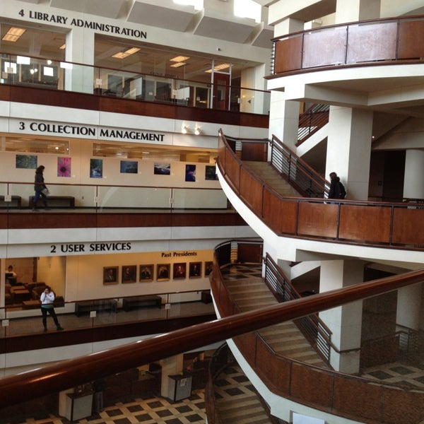 1/22/2013 tarihinde Kye M.ziyaretçi tarafından James E. Walker Library (LIB)'de çekilen fotoğraf