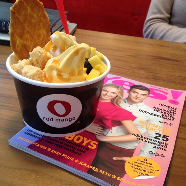 Photo taken at Red Mango by Alexandra T. on 11/19/2014