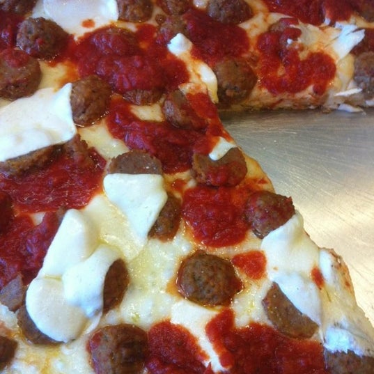 Foto scattata a Crustini Pizza da Donna T. il 10/22/2012