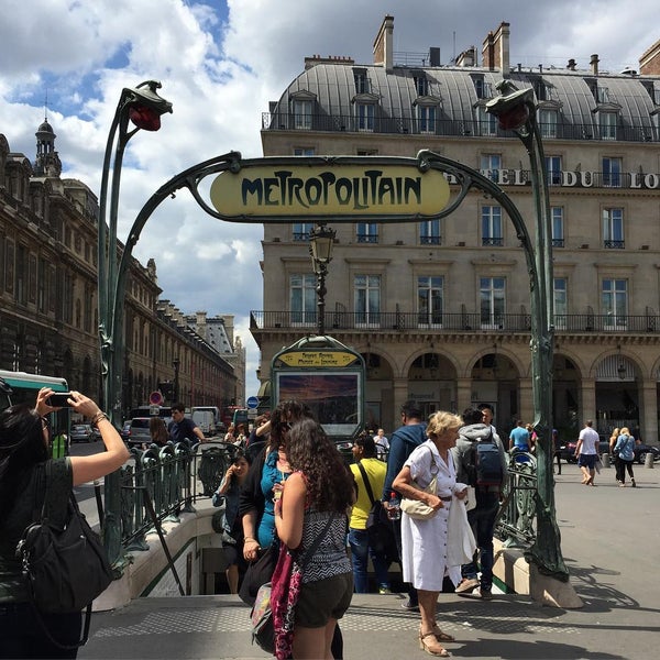 7/30/2015 tarihinde Yuriy S.ziyaretçi tarafından La Brasserie du Louvre'de çekilen fotoğraf