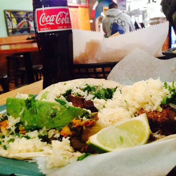 11/7/2014 tarihinde Edgar R.ziyaretçi tarafından Flaco&#39;s Tacos'de çekilen fotoğraf
