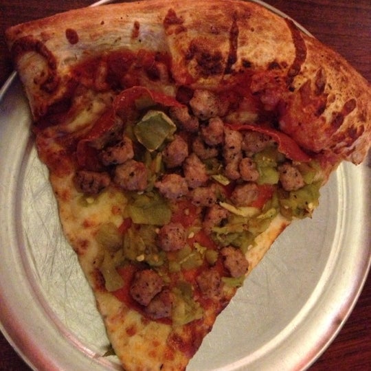 10/13/2012 tarihinde Sammie F.ziyaretçi tarafından Brickyard Pizza'de çekilen fotoğraf