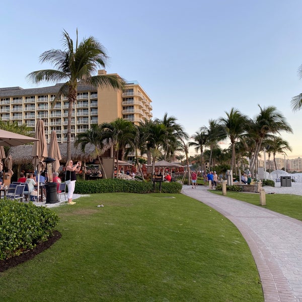 Kane Tiki Bar & Grill Cocktail Bar in Marco Island