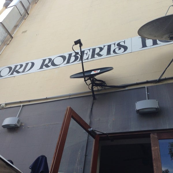 รูปภาพถ่ายที่ Lord Roberts Hotel โดย ALAN B. เมื่อ 3/10/2013