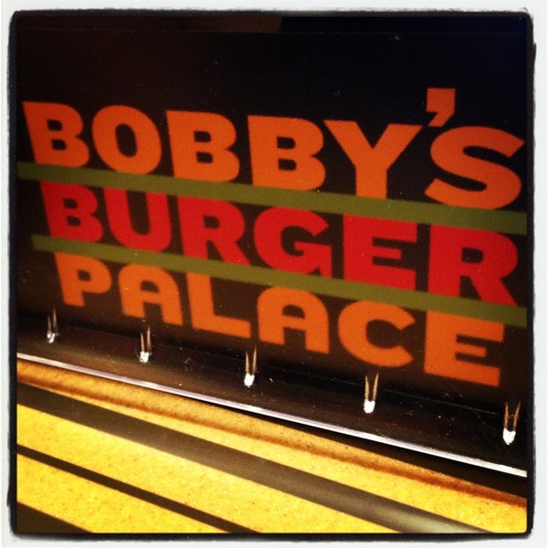 รูปภาพถ่ายที่ Bobby&#39;s Burger Palace โดย Christina W. เมื่อ 3/8/2013