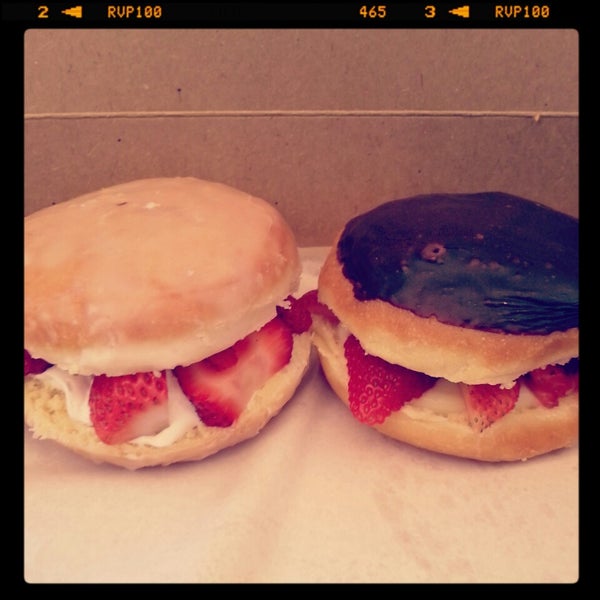 8/5/2013에 Katie T.님이 DK&#39;s Donuts에서 찍은 사진