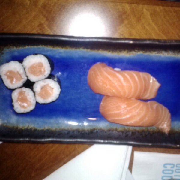 รูปภาพถ่ายที่ Blu Sushi โดย Carlos S. เมื่อ 6/25/2013