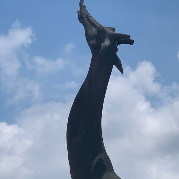 Giraffe Statue - 2 tips from 217 visitors