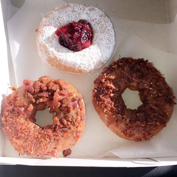 6/5/2017にJazmin 💃🏽がDesert Donutsで撮った写真