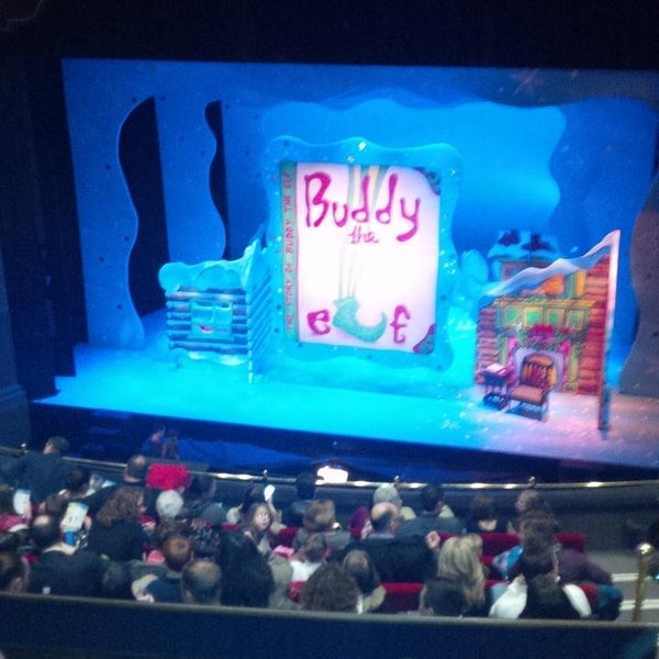 รูปภาพถ่ายที่ The Grand Theatre โดย Jeff B. เมื่อ 12/24/2013