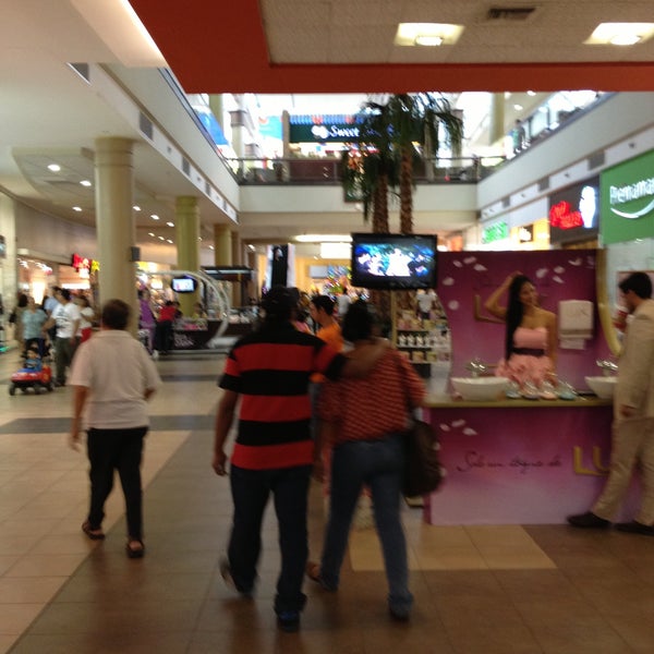 Снимок сделан в Mall del Sol пользователем Francisco M. 4/14/2013