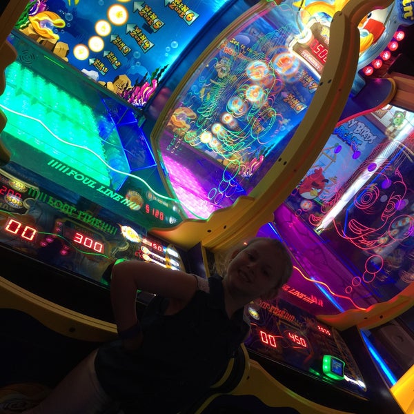 Photo taken at Dave &amp; Buster&#39;s by Darrell L. on 9/5/2016