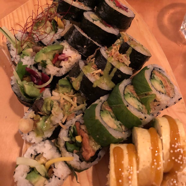 Photo taken at Sushi Momo Végétalien by Matthieu C. on 10/13/2017