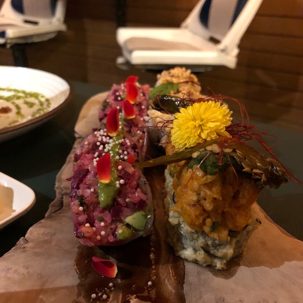 รูปภาพถ่ายที่ Sushi Momo Végétalien โดย Matthieu C. เมื่อ 1/21/2018