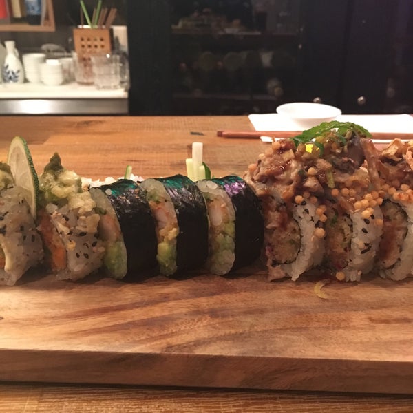 Photo taken at Sushi Momo Végétalien by Matthieu C. on 9/6/2017