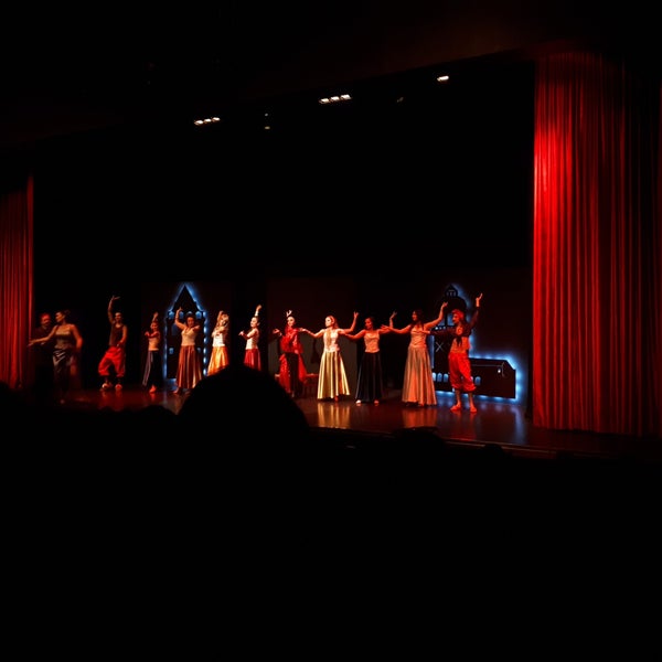 5/12/2019에 Zeynep K.님이 Sahne Tozu Tiyatrosu Haldun DORMEN Sahnesi에서 찍은 사진