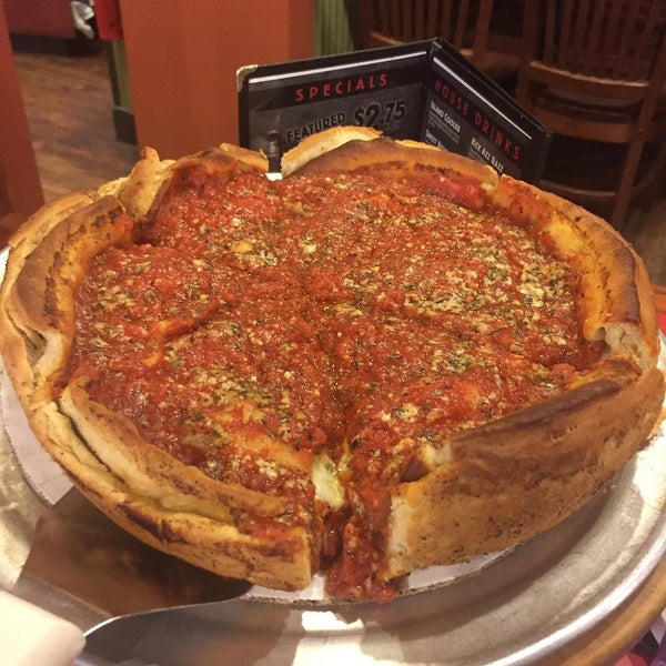 Foto tomada en PizzaPapalis of Greektown  por Katherine H. el 4/1/2016