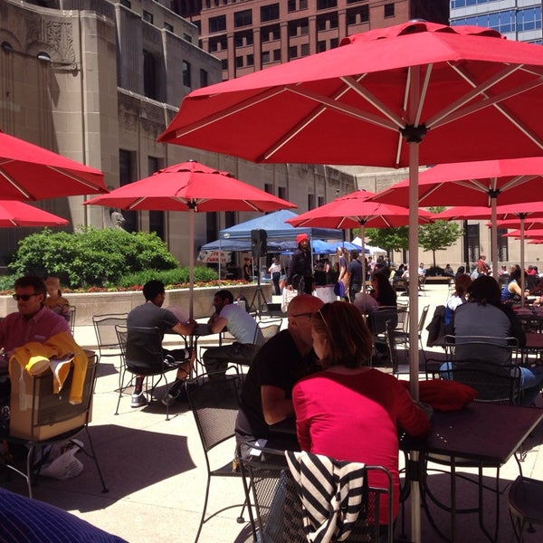 Photo taken at Two North Riverside Plaza by Jane W. on 6/13/2014