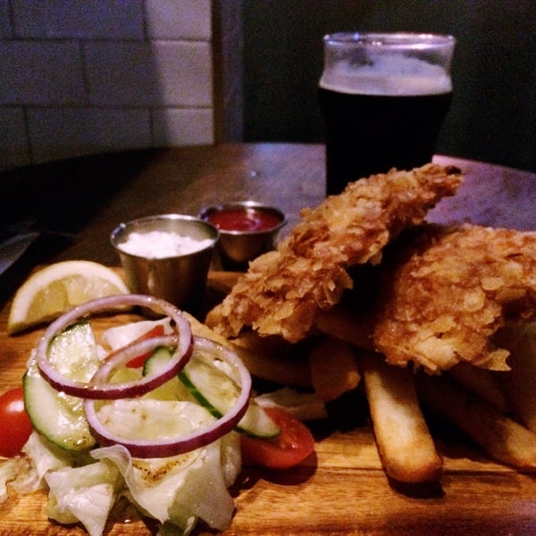 Fish n chips is fantastically delicious bcz it's not Dory but Barramundi + full pint of dark ale is Ola !!
