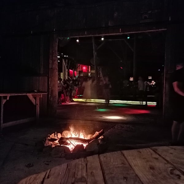 Foto tirada no(a) Bull Bar por Hasan K. em 8/28/2019