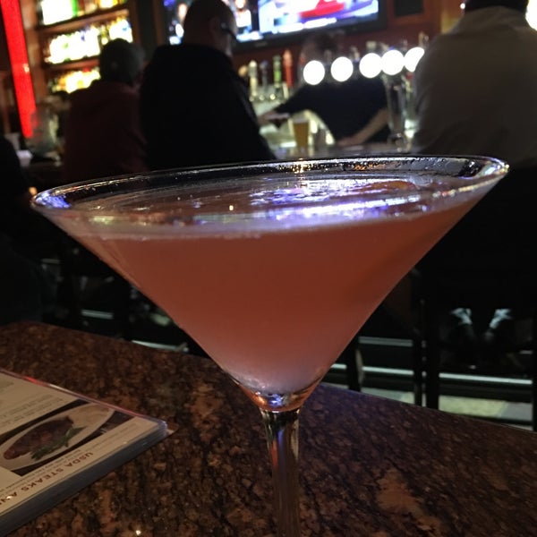 Photo taken at BJ&#39;s Restaurant &amp; Brewhouse by Jeanette J. on 1/10/2016