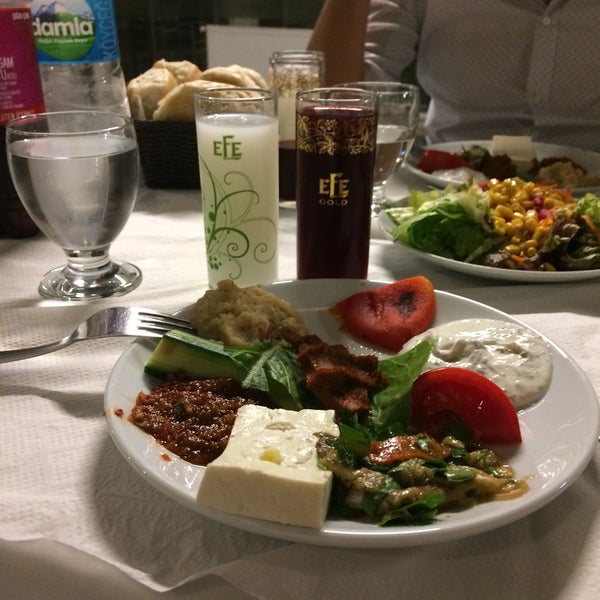 Foto diambil di Bağlarbaşı Restaurant oleh Emre T. pada 6/12/2019