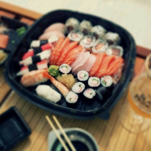 รูปภาพถ่ายที่ Sushi Yuzu โดย Lílli S. เมื่อ 11/2/2012