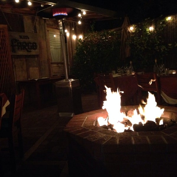 9/18/2014 tarihinde Katie S.ziyaretçi tarafından Holman Ranch Tavern'de çekilen fotoğraf