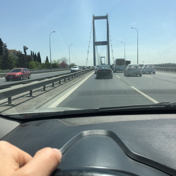 Foto tirada no(a) Boğaziçi Köprüsü por h.d. em 4/30/2017