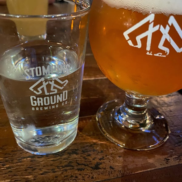 Foto scattata a Stomping Ground Brewery &amp; Beer Hall da Tommy il 11/6/2020