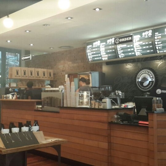 10/25/2013 tarihinde Darryn v.ziyaretçi tarafından Motherland Coffee Company'de çekilen fotoğraf
