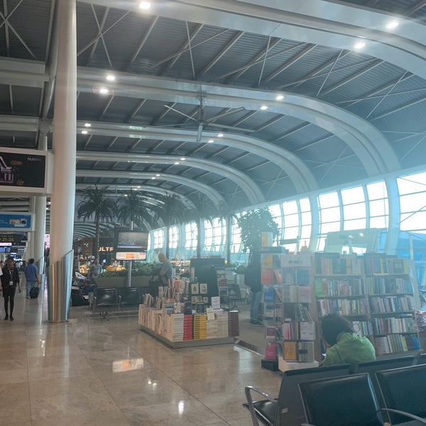 Foto tirada no(a) Terminal 1 por Arj S. em 2/27/2020