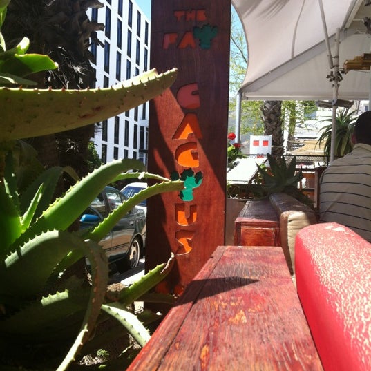 10/14/2012에 Edward P.님이 Fat Cactus에서 찍은 사진