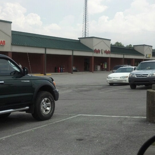Piggly Wiggly Grocery Store in Somerville