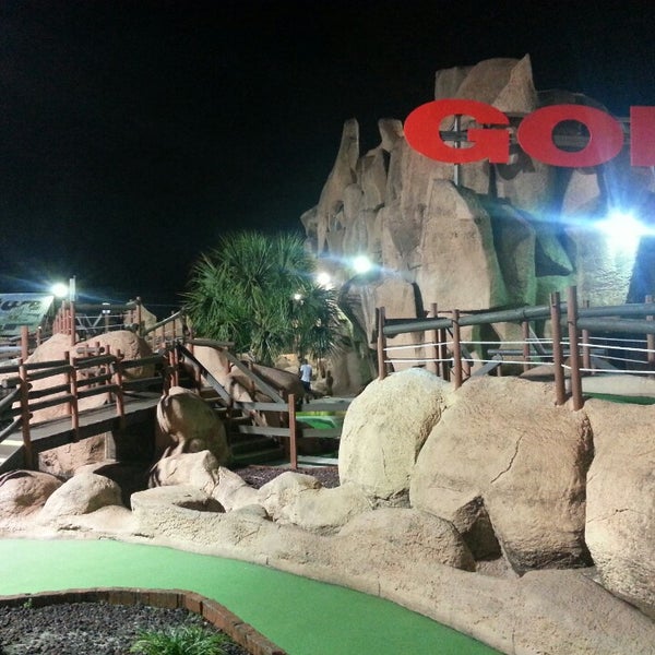 รูปภาพถ่ายที่ Bonanza Golf &amp; Gifts โดย O G. เมื่อ 4/14/2013