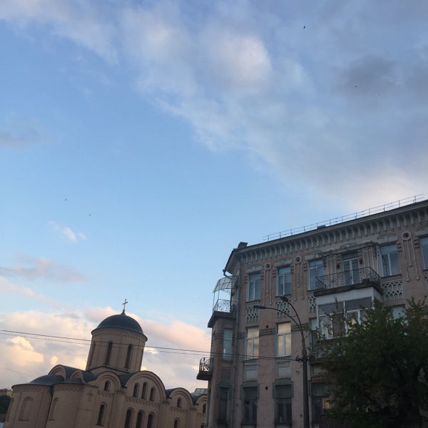 Церковь Богородицы Пирогощи в Киеве