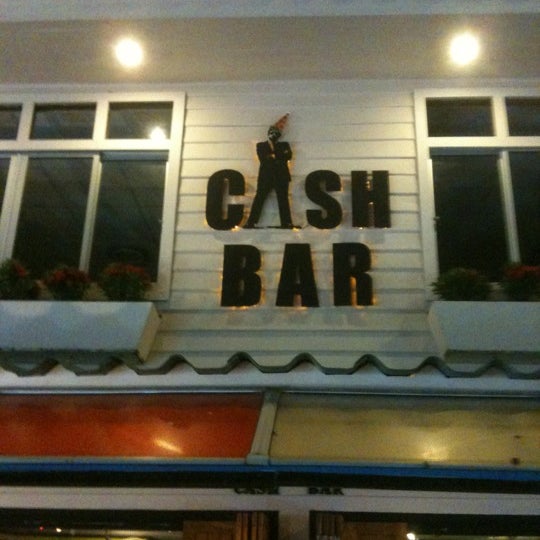 รูปภาพถ่ายที่ Cash Bar โดย Evgeny M. เมื่อ 12/28/2012