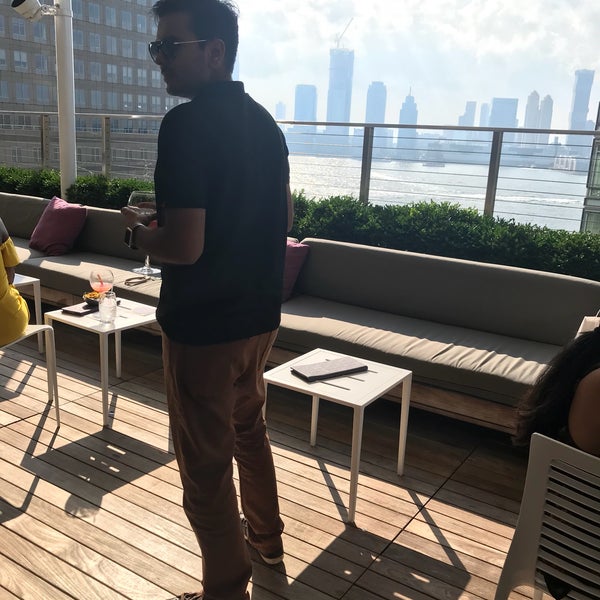 8/17/2018にParth P.がLoopy Doopy Rooftop Barで撮った写真