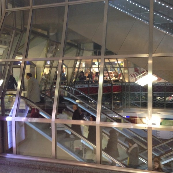 2/7/2014에 Julia K.님이 West One Shopping Centre에서 찍은 사진