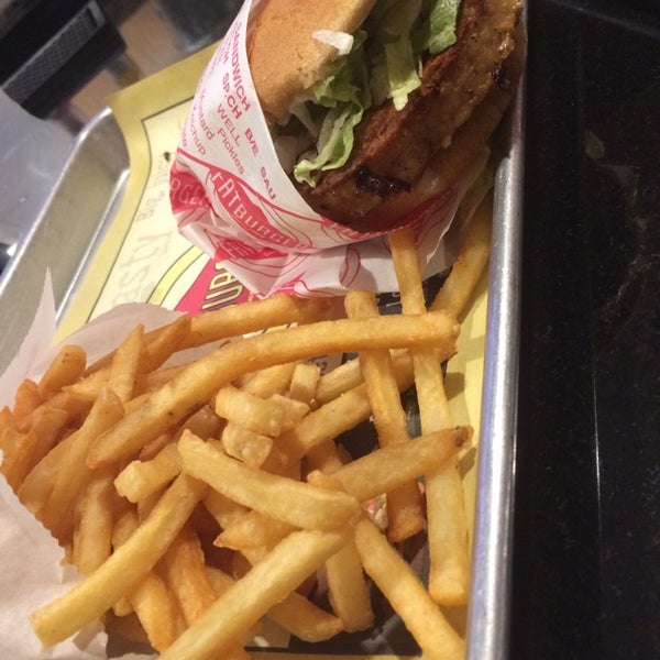 Photo taken at Fatburger by Melissa P. on 6/3/2014