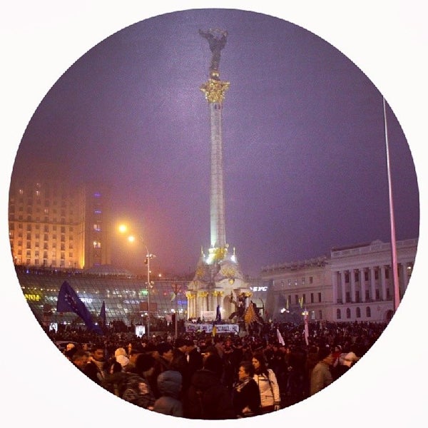 Foto tirada no(a) Євромайдан por Rita M. em 11/24/2013