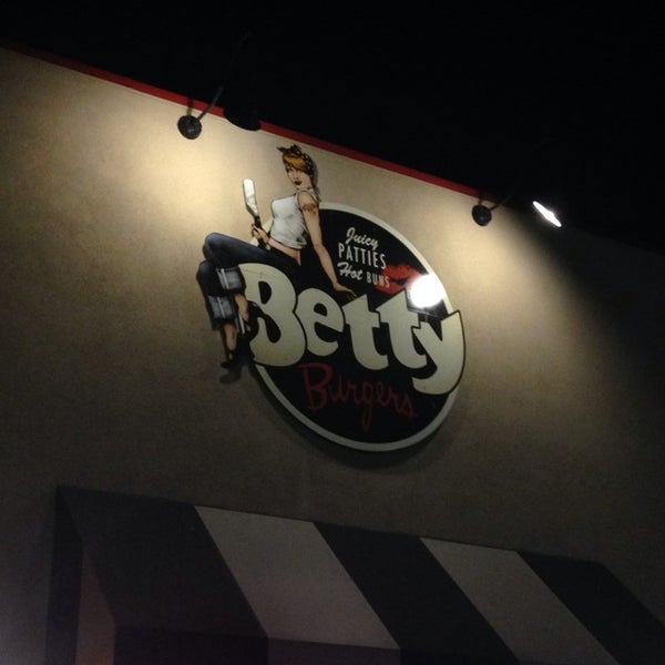 12/15/2013にTodd S.がBetty Burgersで撮った写真
