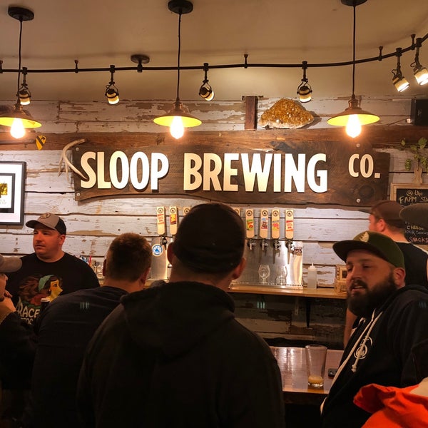 Foto diambil di Sloop Brewing @ The Barn oleh Bob N. pada 5/12/2018