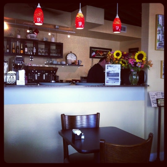Photo taken at Burns Court Cafe by Fabiola R. on 11/1/2012