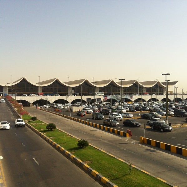รูปภาพถ่ายที่ King Abdulaziz International Airport (JED) โดย Utkan G. เมื่อ 5/1/2013