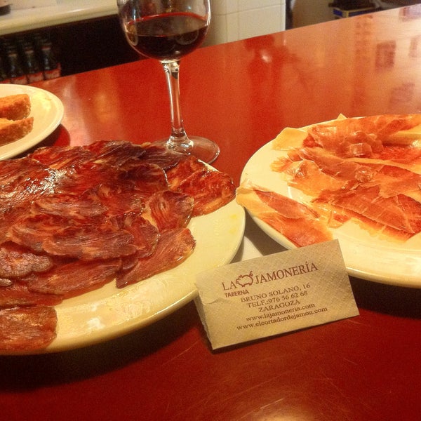 12/27/2014 tarihinde Manuel A.ziyaretçi tarafından LA JAMONERIA Restaurante'de çekilen fotoğraf